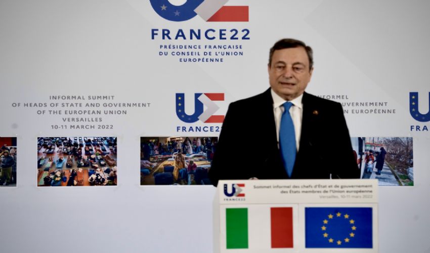 Ue, da Versailles i Ventisette compatti. Draghi: “Mai così uniti”