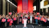 La Gran Bretagna vira a sinistra con i Labour, Starmer nuovo premier