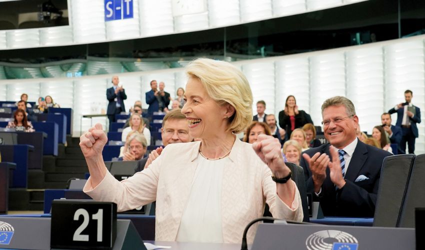 Von der Leyen confermata alla presidenza UE, il no di Meloni