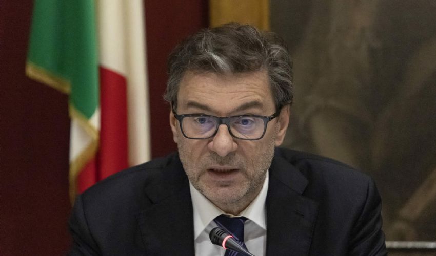 Giorgetti in commissione Bilancio e opposizioni sul piede di guerra