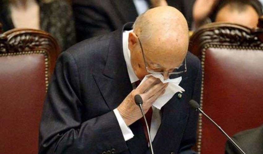 Giuramento Napolitano bis tra lacrime, rimproveri e applausi
