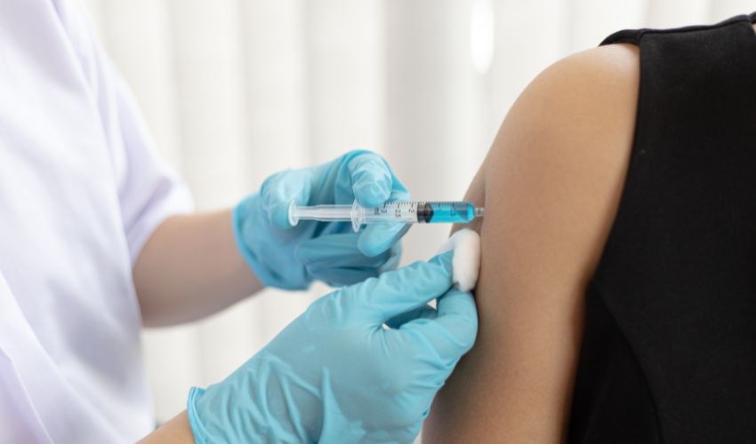 Vaccini contro influenza, covid e polmonite: un avvio frammentato 